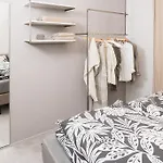 Flat 아파트 *